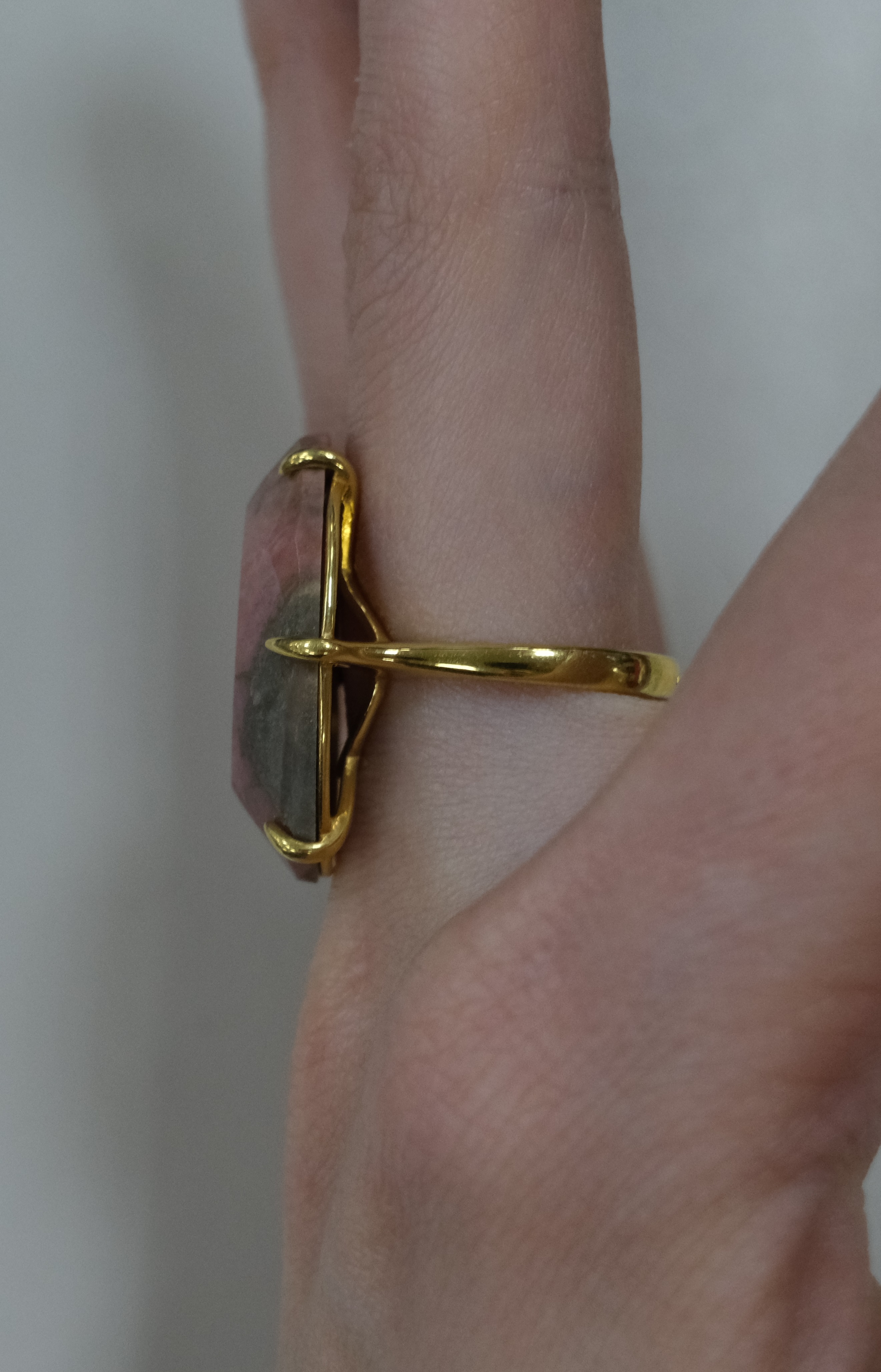 Серебряное кольцо с родонитом